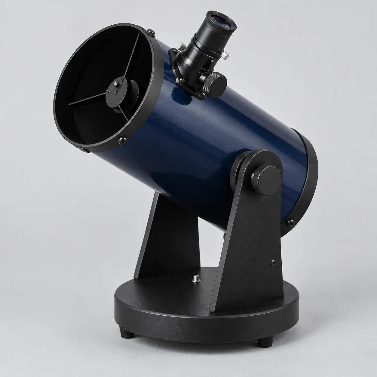 Compact tabletop reflector